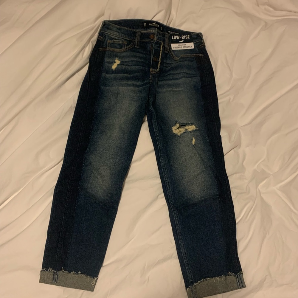 Hollister Low Rise Crop Boyfriend Jeans NWT